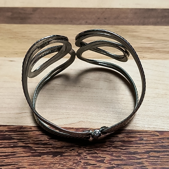 Open Cuff Bracelet Silver Tone - Picture 3 of 12